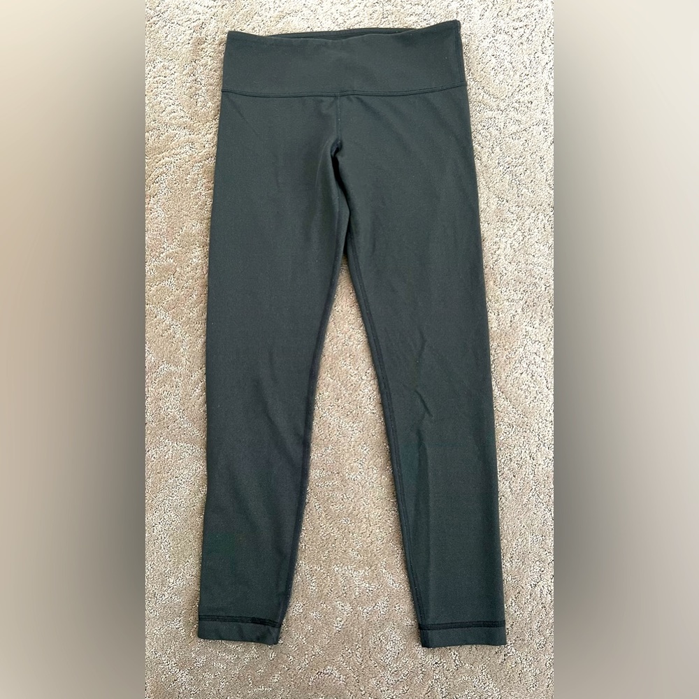 Lululemon Women’s Cropped Legging -Size 6